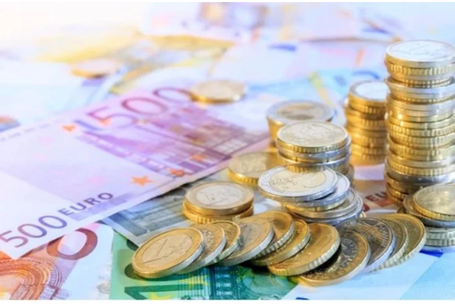 Manatın bugünkü dəyəri: Banklarda satış qiymətləri dəyişdi