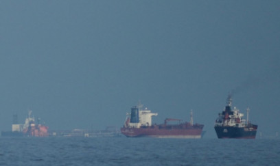 Oman sahillərində tanker atəşə tutulub 