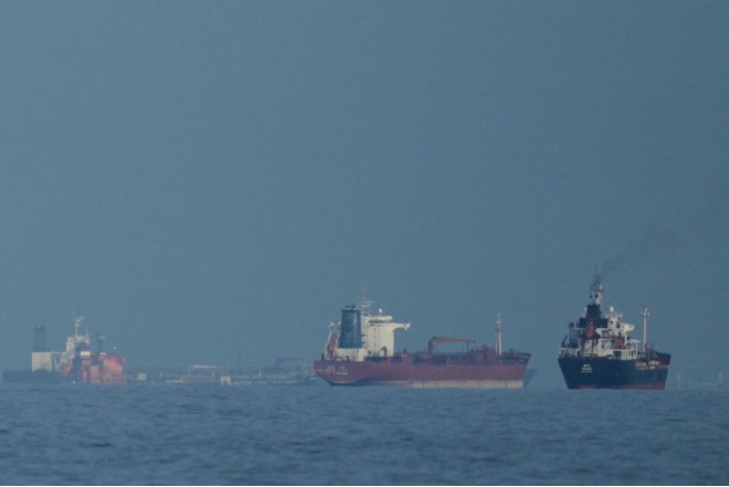 Oman sahillərində tanker atəşə tutulub 