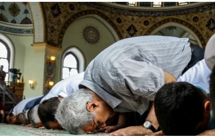 Bayram namazı qılındı 