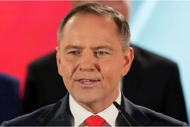Polşa prezidenti naziri səfehlikdə ittiham etdi 