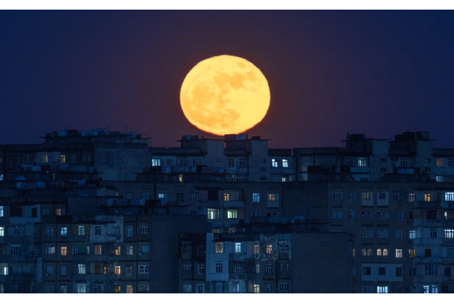 Bakı səmasında nadir görüntü - FOTO