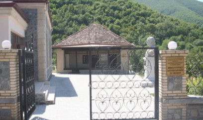 Axundov, yoxsa Axundzadə- FOTO