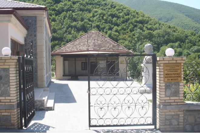 Axundov, yoxsa Axundzadə- FOTO