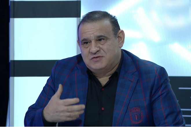Tacir Şahmalıoğlu paytaxtı tərk edir: Ona ev verilib