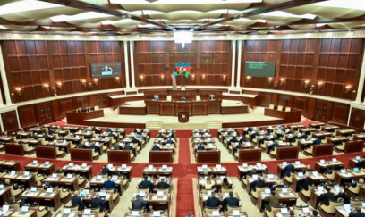 Milli Məclisin növbədənkənar sessiyasının ilk iclası başlayıb