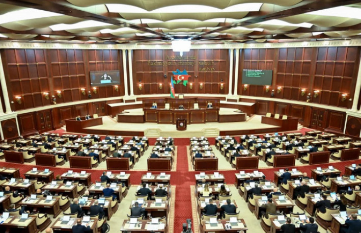 Milli Məclisin növbədənkənar sessiyasının ilk iclası başlayıb