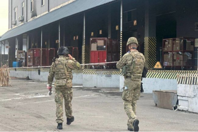 Kiyevdə poçt terminalında bağlama partlayıb, ölən və yaralananlar var