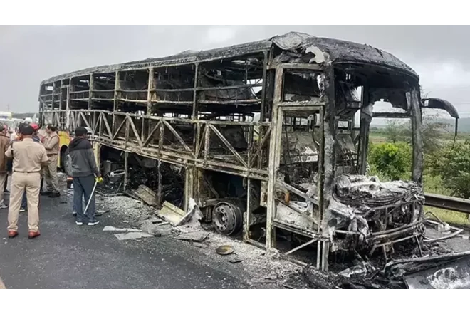 İraqda avtobus qəzadan sonra yanıb, 25 nəfər ölüb 