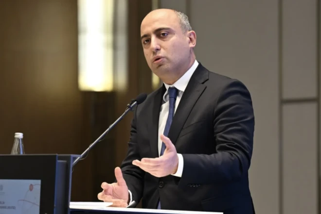 "Sosial media ilə bağlı vəziyyət diqqət mərkəzindədir"- Nazir