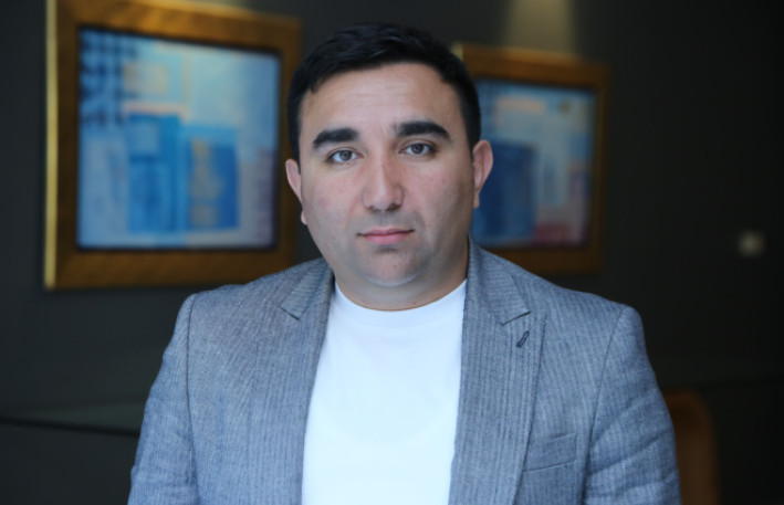 "Saytımızın adını həyat yoldaşım seçib"- Famil Fərhadoğlu