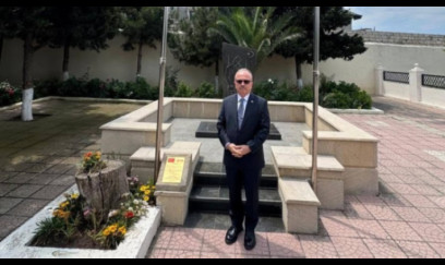 Birol Akgün Mərdəkanda türk şəhid məzarını ziyarət edib 