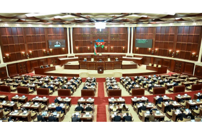Növbədənkənar sessiya davam edir - Parlament iclasa başladı