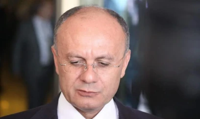 Keçmiş müdafiə naziri məhkəməyə məcburi gətiriləcək 