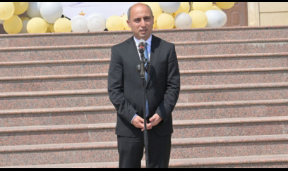 Nazir məzunları təbrik etdi 