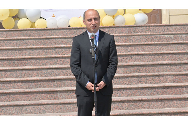 Nazir məzunları təbrik etdi 