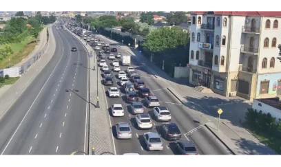 Paytaxtın bəzi küçələrində sıxlıq var 