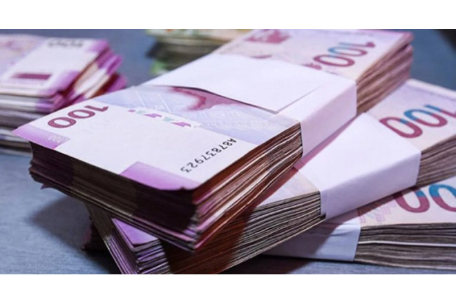 İşlədiyi mağazadan 10 min manat oğurladı 