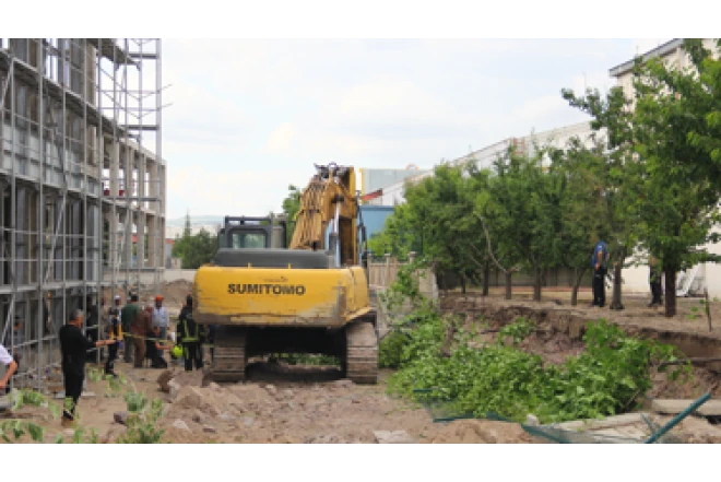 Fabrikdə divar çökdü: 38 yaşlı işçi öldü