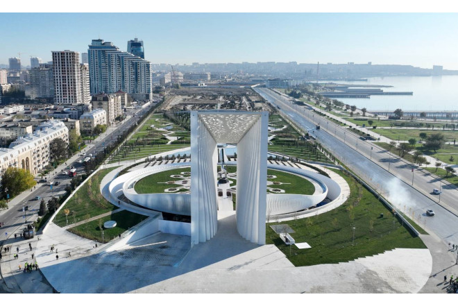 Türkmənistan Prezidenti Zəfər parkını ziyarət etdi 
