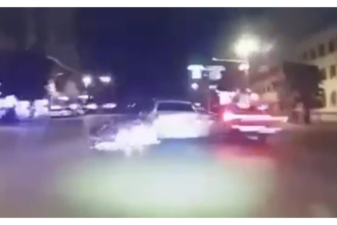 Manevr qaydasını pozub motosikleti vurdu - Anbaan video