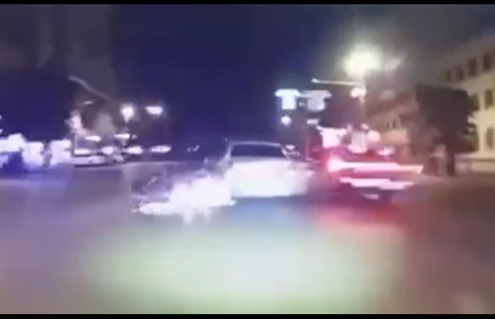 Manevr qaydasını pozub motosikleti vurdu - Anbaan video