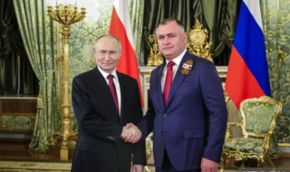 Prezidentlikdən istefa verib, Putinin müşaviri oldu