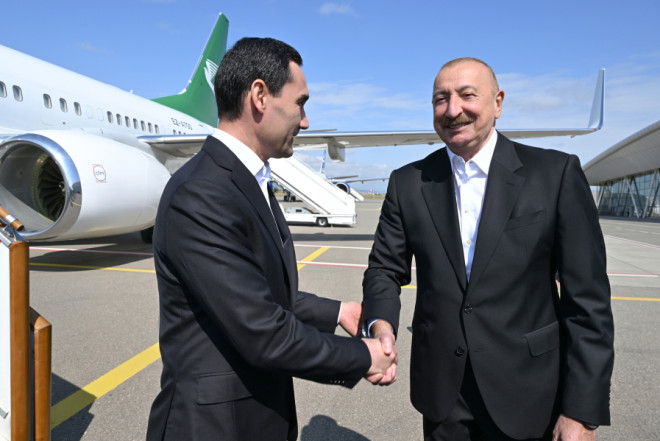 İlham Əliyev Türkmənistan Prezidentini Füzulidə belə qarşıladı - FOTOLAR