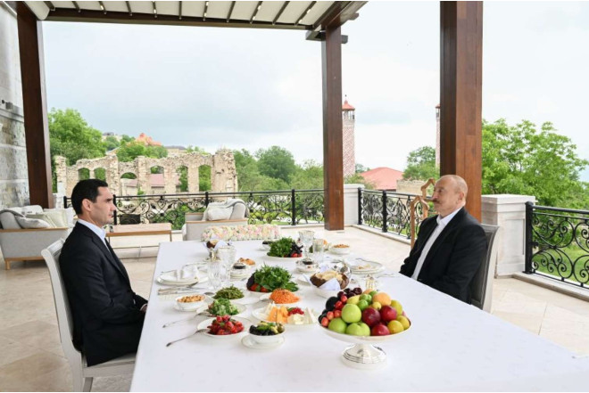 Prezidentlər Şuşada birgə nahar etdi