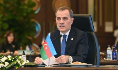Baş diplomat Polşaya getdi 
