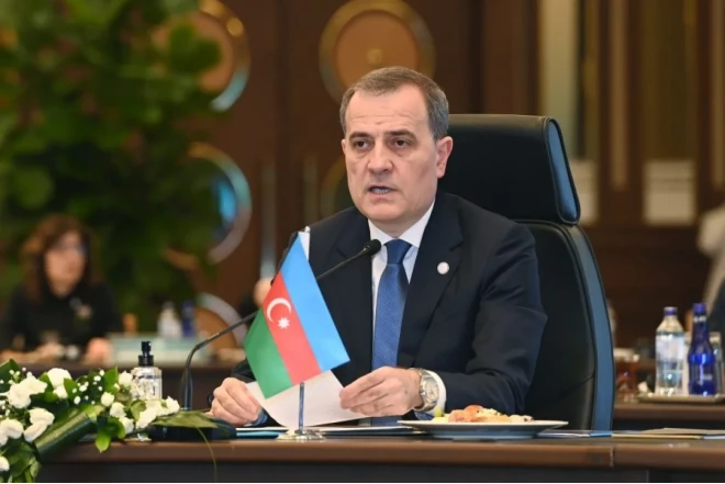 Baş diplomat Polşaya getdi 