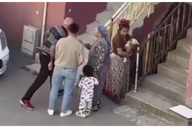 İstanbulda kirayəçi ev sahibini bıçaqlayaraq öldürüb 