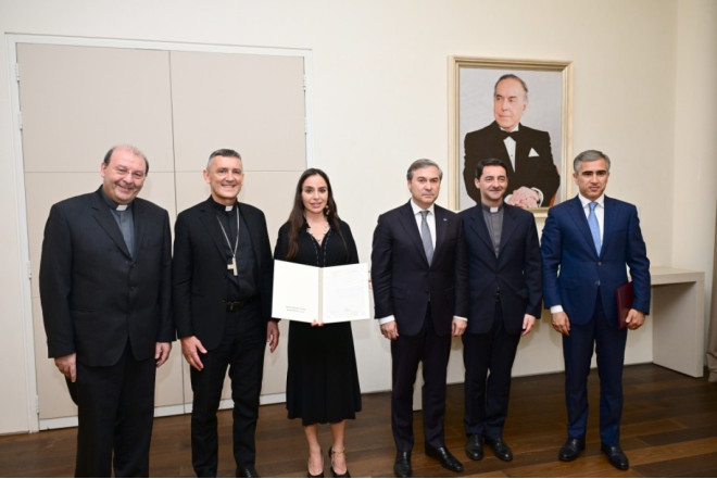 Leyla Əliyeva Monsenyor Covanni Çezare Paqatzi iıə görüşüb 
