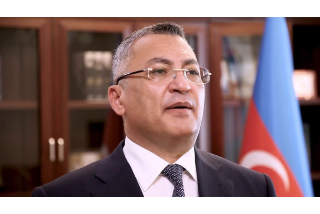 Rövşən Rzayev 66 yaşlı Aparat rəhbəri ilə bağlı qərar verdi - FOTO