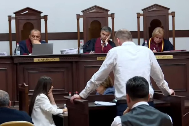 Ermənistanda müxalifət partiyası məhkəmə prosesindən çəkildi 