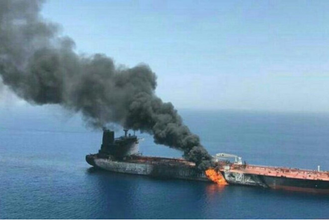 Hörmüz boğazında tanker vurulub 