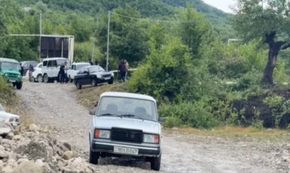 Şamaxının dağ kəndlərinə gedən yol bağlandı - VİDEO