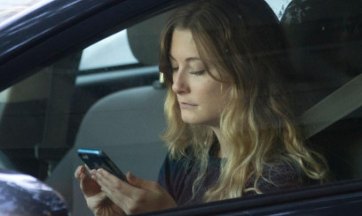 Sükan arxasında telefonla danışan 11 mindən çox sürücü aşkarlandı 