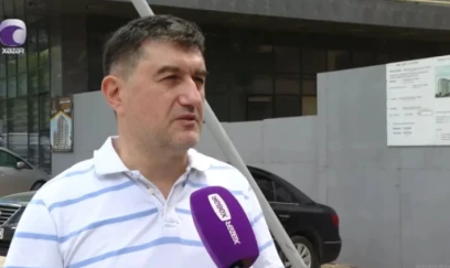 Özü və bacısının mənzilləri söküldü, yeni tikilən binadan ev verilmədi - VİDEO