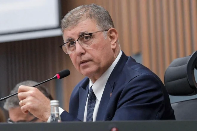 İzmir bələdiyyə sədri AKP-yə keçir? – Açıqlama