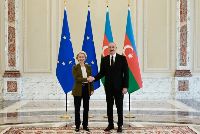 Prezident İlham Əliyev və Ursula fon der Lyayen mətbuata birgə bəyanatlarla çıxış edirlər 
