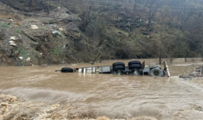 Samuxda yük maşını çaya aşıb, 1 nəfər suda boğularaq ölüb