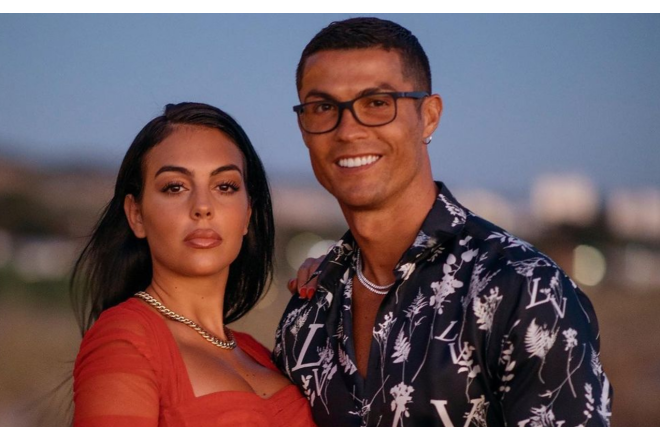 Ronaldo meydanda tər tökür, görün Corcina nə edir... 
