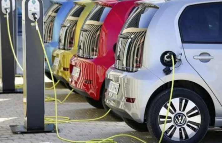 Elektrik və hibrid avtomobil almaq istəyənlərin NƏZƏRİNƏ: Qiymətlər necə olacaq?