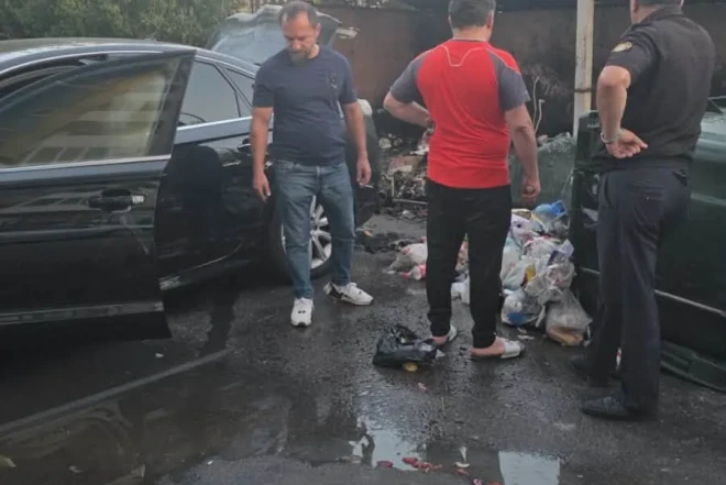 Jurnalistin maşını yandı - FOTOLAR