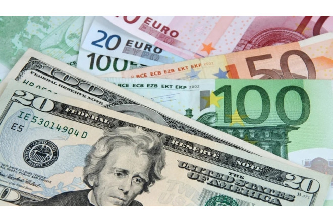Dollar almaq istəyənlərin NƏZƏRİNƏ 