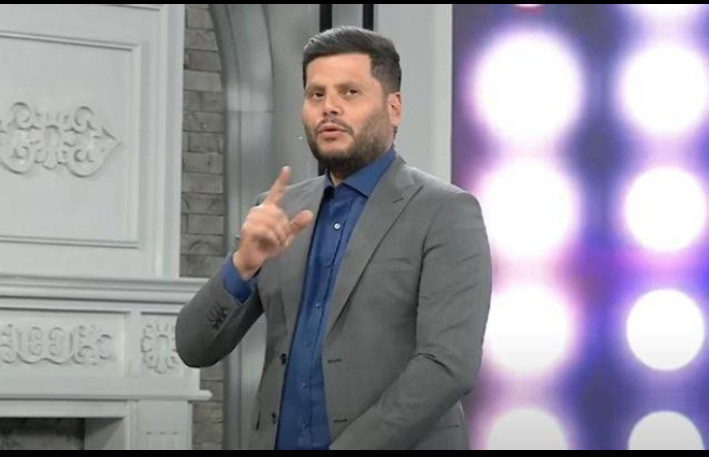 Zaur Kamal ağır qəzaya düşdü - Maşını yararsız haldadır - FOTO