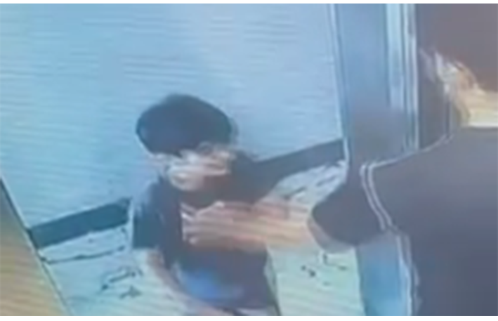 Autizmli uşağa liftdə zorakılıq edən şəxs MÜƏLLİMDİR?