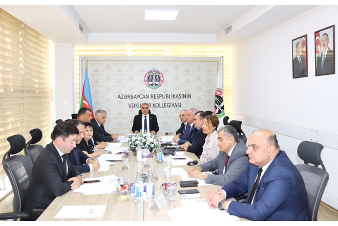 İki vəkilə töhmət verildi