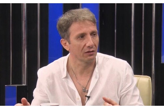Azər Axşam: "Ola bilər sənin üçün əzizdir, amma faktiki fahişədir"